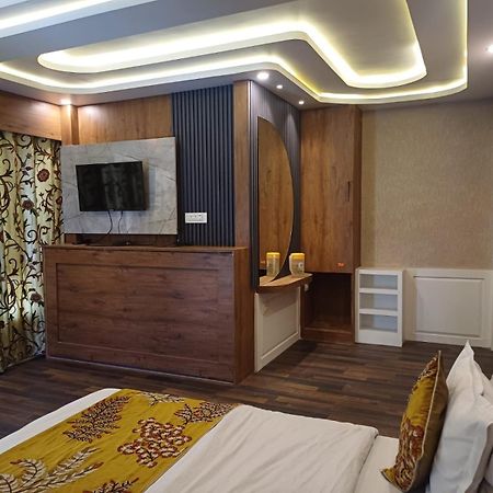 Srīnagar Hotel Manora Palace מראה חיצוני תמונה