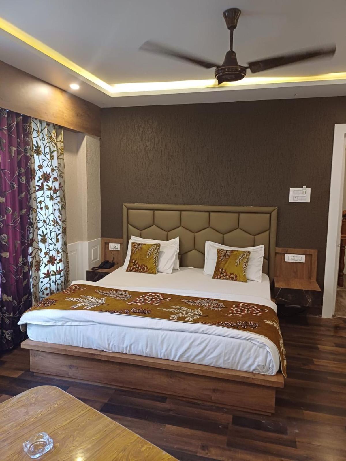 Srīnagar Hotel Manora Palace מראה חיצוני תמונה