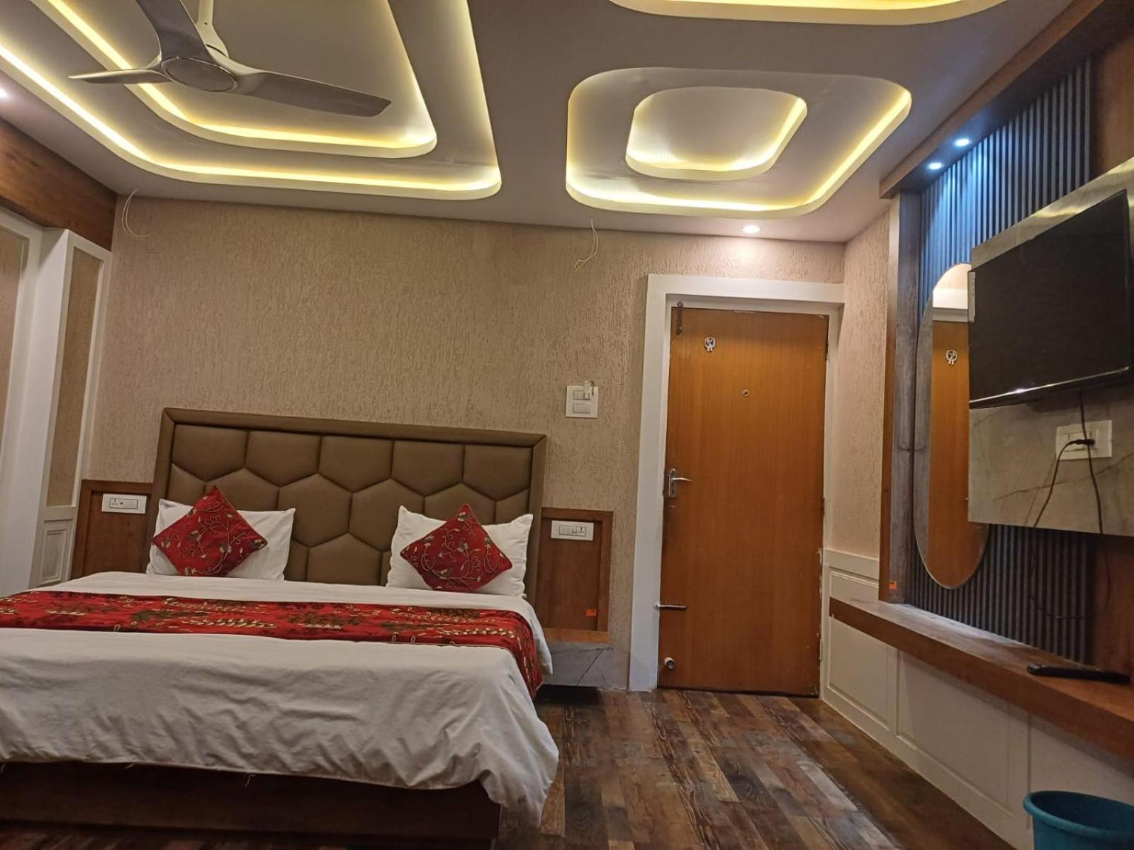 Srīnagar Hotel Manora Palace מראה חיצוני תמונה