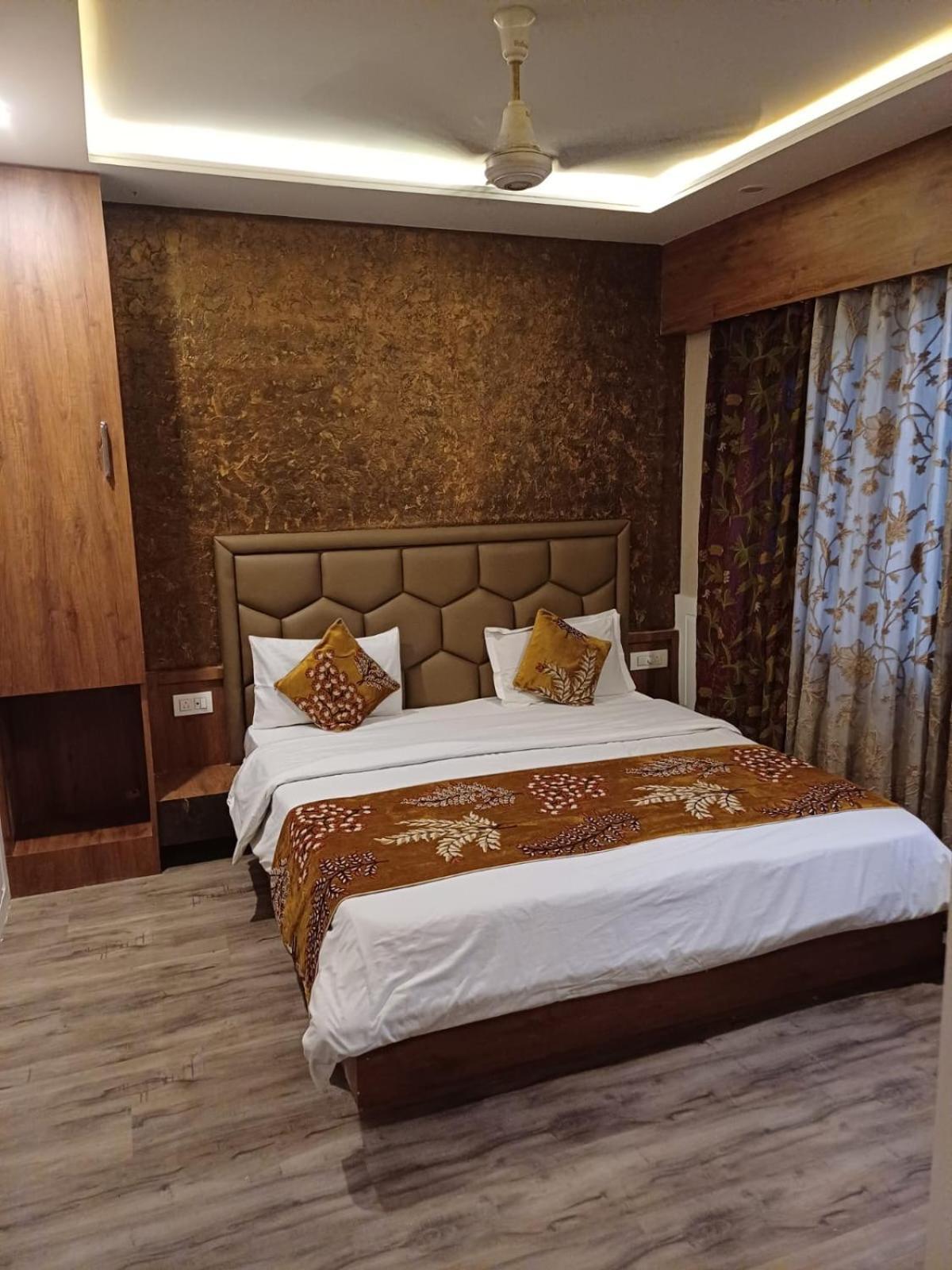 Srīnagar Hotel Manora Palace מראה חיצוני תמונה