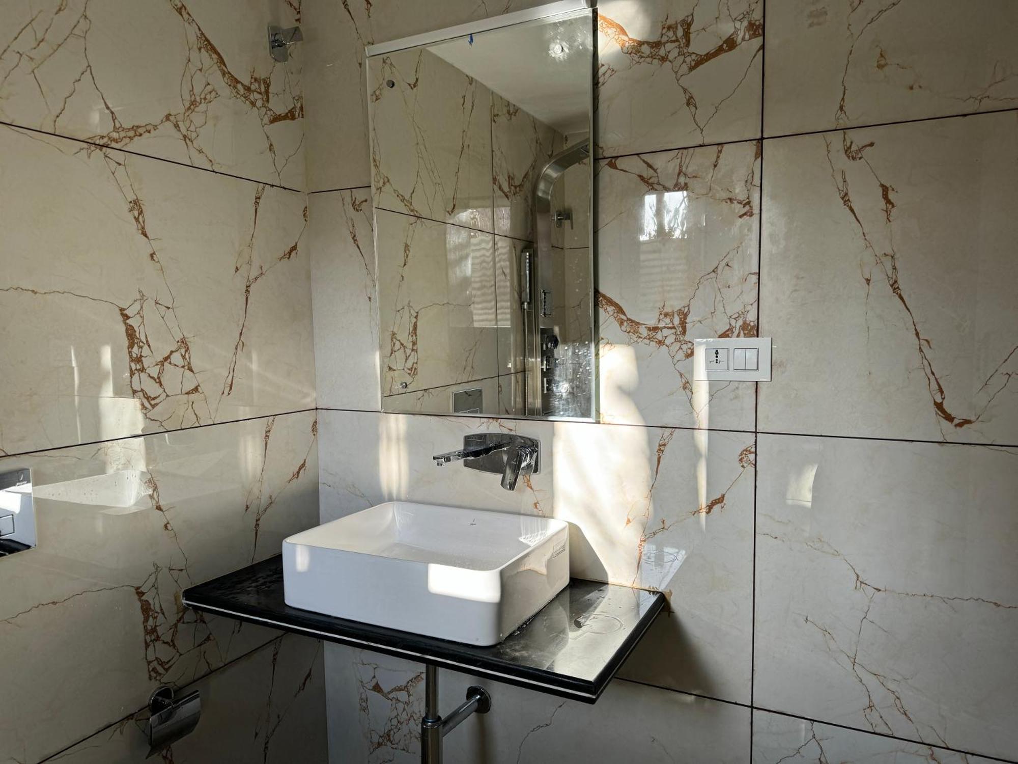 Srīnagar Hotel Manora Palace מראה חיצוני תמונה
